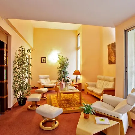Отель Logis Domaine Des Trois Pins - Anciennement L'aquitaine L'Hospitalet (Lot)