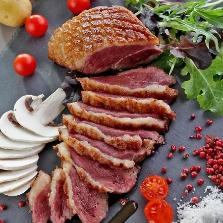 Logis Hotel Domaine Des Trois Pins - Anciennement L'Aquitaine