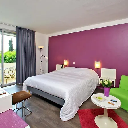 Logis Domaine Des Trois Pins - Anciennement L'aquitaine Отель