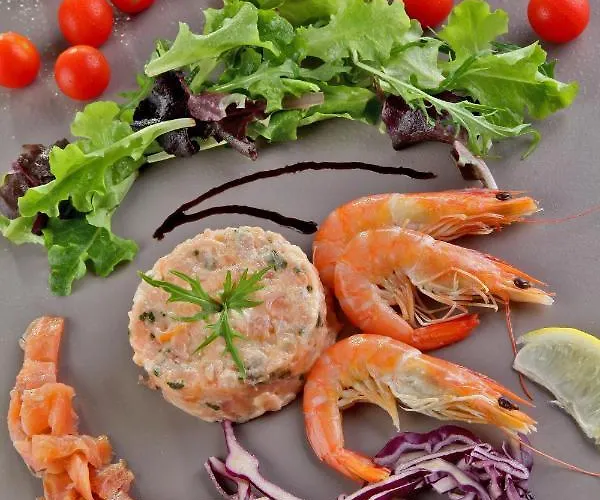 Hotel Logis Domaine Des Trois Pins - Anciennement L'aquitaine