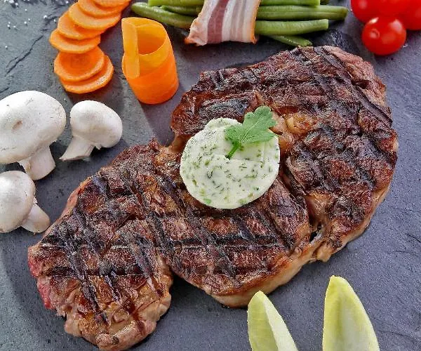 ホテル Logis Domaine Des Trois Pins - Anciennement L'aquitaine 2*